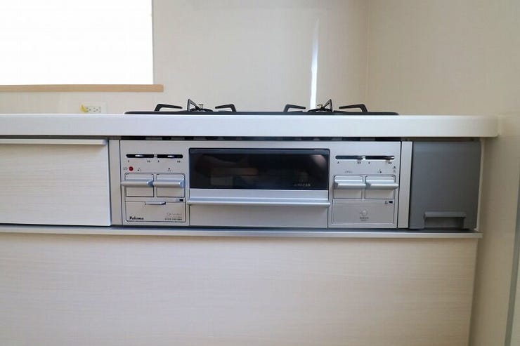 【Gas stove】
グリル付き3口ガスコンロです。
お料理がはかどります♪