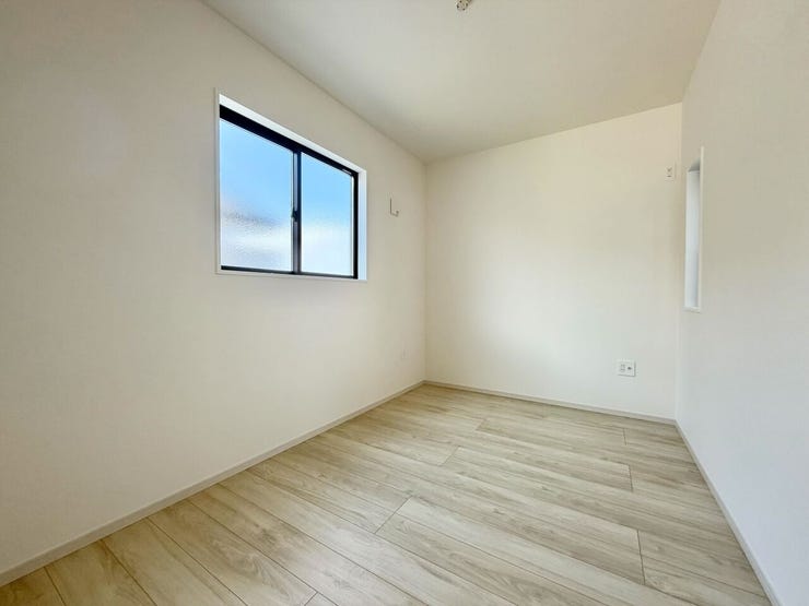 5.0帖の洋室になります。