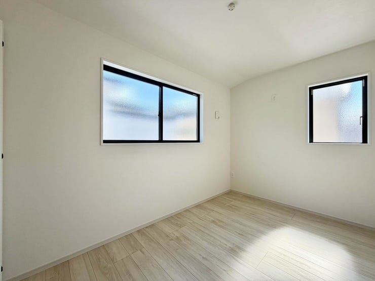 5.0帖の洋室になります。