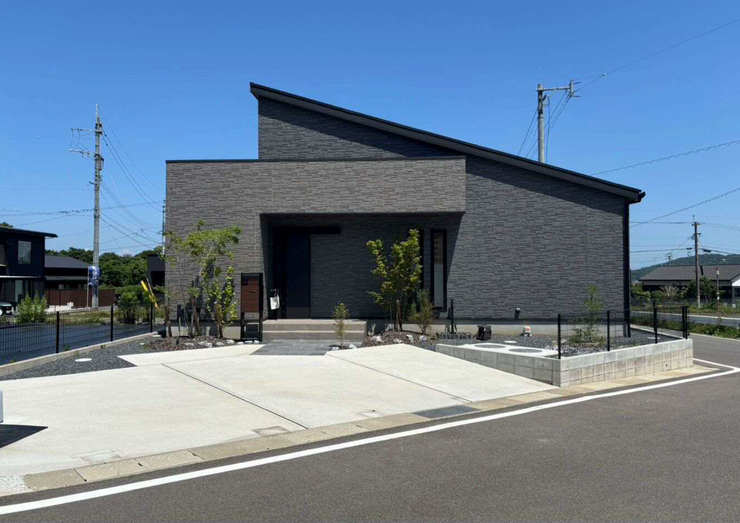【外観】
◆京都郡苅田町大字尾倉 築後未入居◆家具・エアコン付き♪コの字型平屋3LDK♪並列駐車3台♪