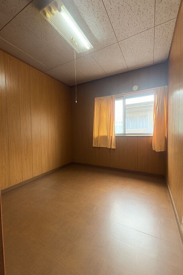 フローリングなのでほかの部屋とは違った使い方ができそうです♪
※小物類を除去する修正を行っております。