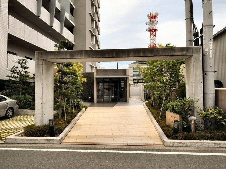 エントランスまでのアプローチ