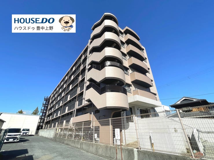 【外観】
阪急宝塚線「庄内」駅から徒歩15分の閑静な住宅街に位置!全戸東向きにつき陽当り良好なマンションです!