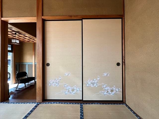 押入れ収納は奥行きがあるので、布団や座布団を収納したり、下段はお子様のおもちゃ置き場としても重宝します。