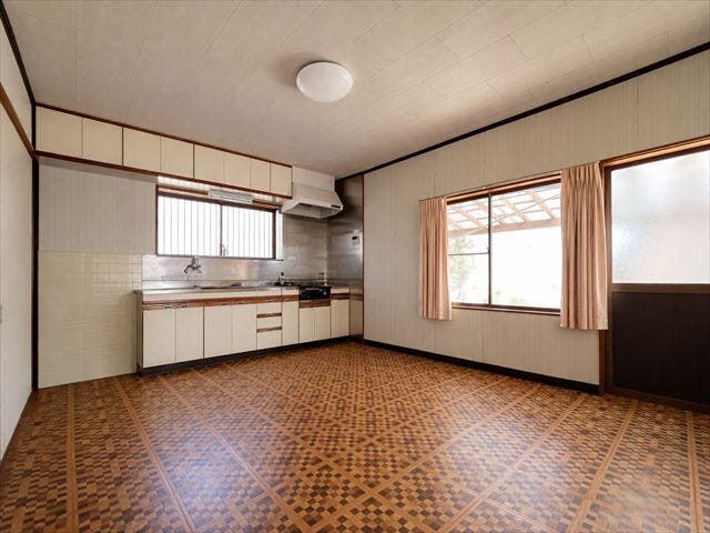 広々とした空間の中、親子でお料理が楽しめます。収納も充実しているので、片付けも楽々です◎スッキリお使い頂けます。
※物消し加工を行っています。