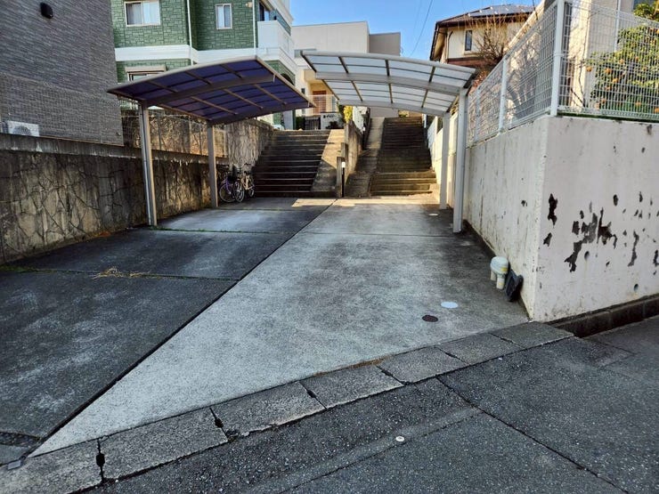 奥行きがある敷地なので、自転車やバイクの駐輪も可能です!