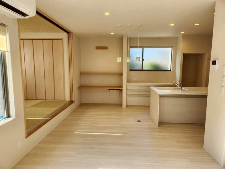 小上がりの畳スペースは、お子様の遊び場やリラックスタイムに最適です!