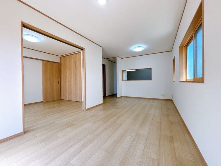 優しい色合いの室内です。
統一感があり、空間がより広く感じられます。