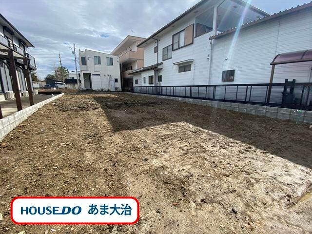 22.8帖のLDKにはタタミコーナーもありゆったり過ごしていただけます。2階居室は全室南向きでどのお部屋も光の入る明るい空間です。