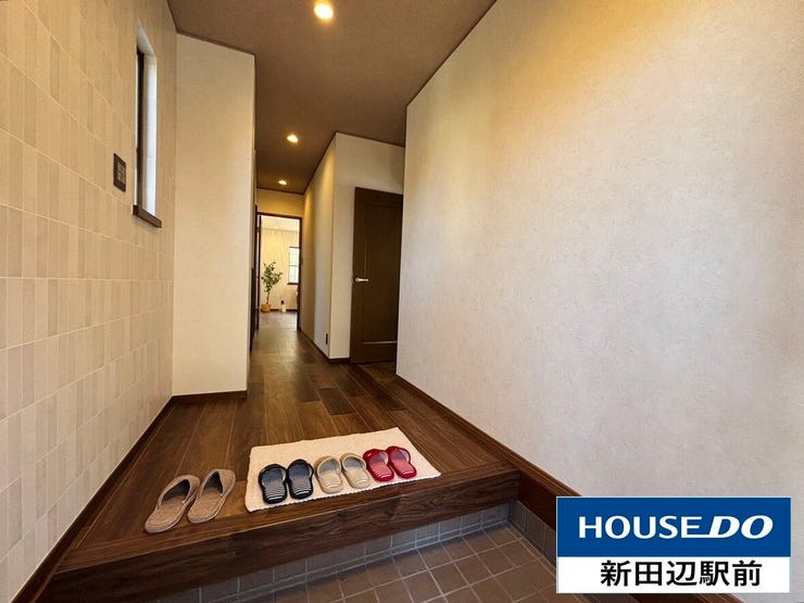 広めの玄関です。シューズボックスも置けそうですね。