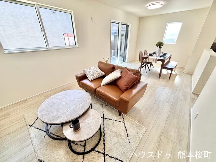 ■安らぎと笑顔の中心地■陽光が優しく降り注ぎ、会話が自然と弾む。ここでは、毎日が特別な時間へと変わります。