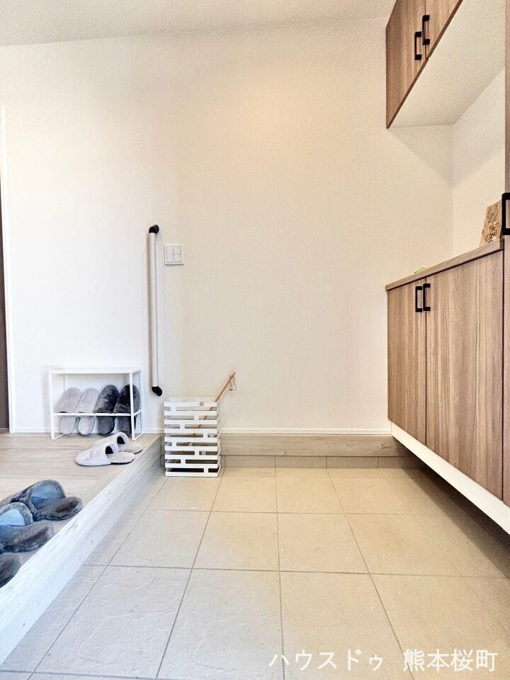 ■「しまう」が叶える美しい玄関■大容量のシューズボックスがあることでいつも整理された、気持ちの良い「家の顔」を保てます。