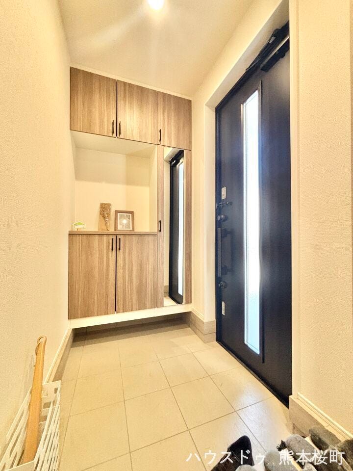 ■「ただいま」の安堵をくれる場所■訪れる人を迎え入れ、帰るたびにホッと一息つける、明るく機能的なエントランス。