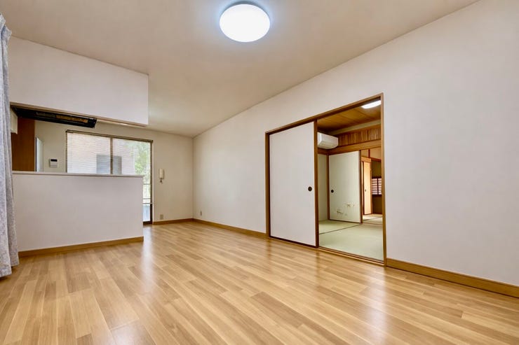 ※少量の小物・家具を消す加工をしております。