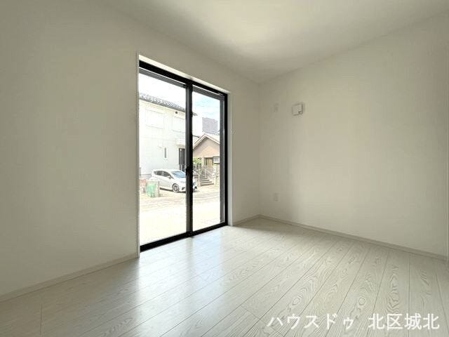 【4.4帖洋室】
1階に位置しアクセスしやすいですね。