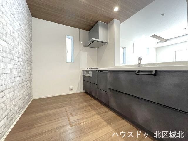 家族と会話を楽しみながらお料理ができるキッチン。
広々とした空間でゆとりある暮らしを実現します。