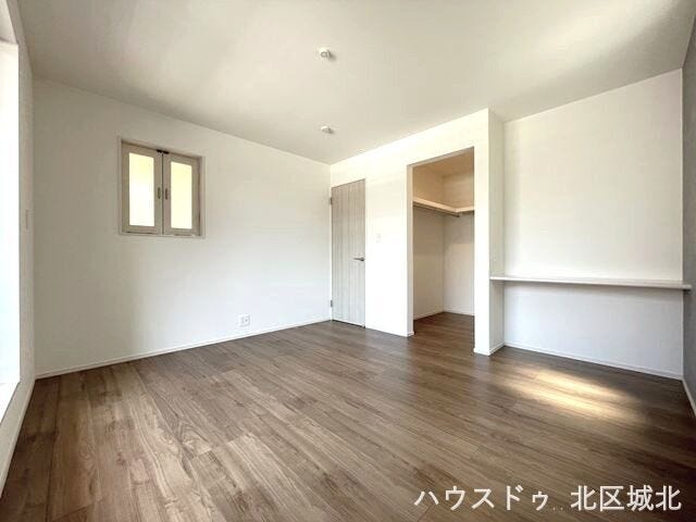 【7.3畳洋室】
ラックや棚などを設置して、片付ける作業が自然な生活の中に溶け込む習慣になれば嬉しいですね。