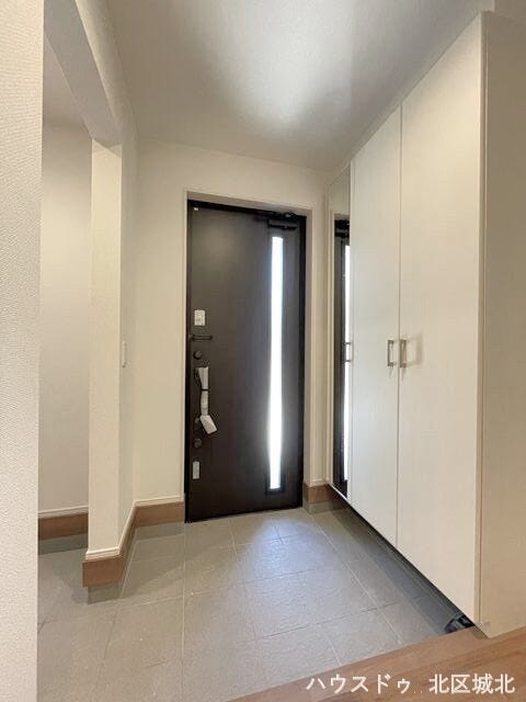 シューズBOXのある広々とした玄関です!
土間収納もあるのでスッキリと片付いた空間になりそうですね。