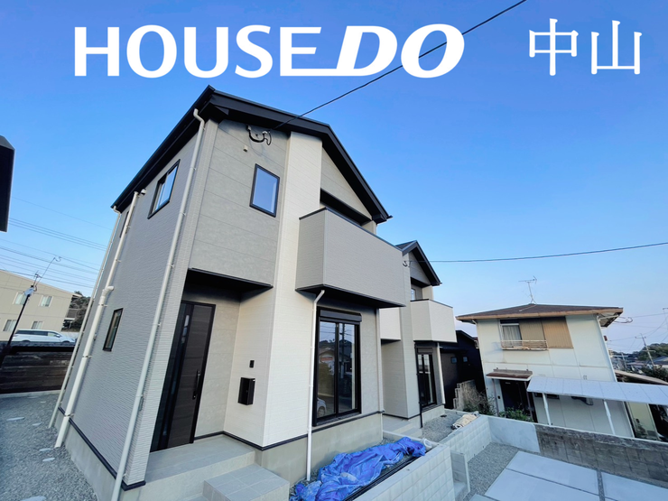 【外観】
\堂々とした佇まいの新築戸建/
洗練された外観デザインが街並みに映える一邸。住まうご家族の誇りとなる、美しさと安心感を兼ね備えた住まいです。