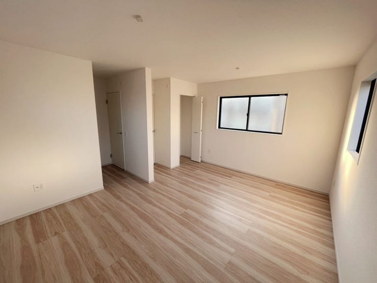 \家族の成長に寄り添う2階洋室/
子ども部屋やワークスペースなど用途自在。収納もしっかり確保され、すっきりと使える快適なプライベート空間です。