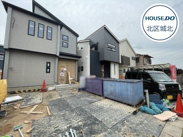 【外観】
【西区清里町エリア】新築戸建ご紹介させていただきます♪
JR東海交通城北線/比良駅まで徒歩12分
・【比良西小学校】まで徒歩6分(約470m)
・【山田東中学校】まで徒歩14分(約1100m)