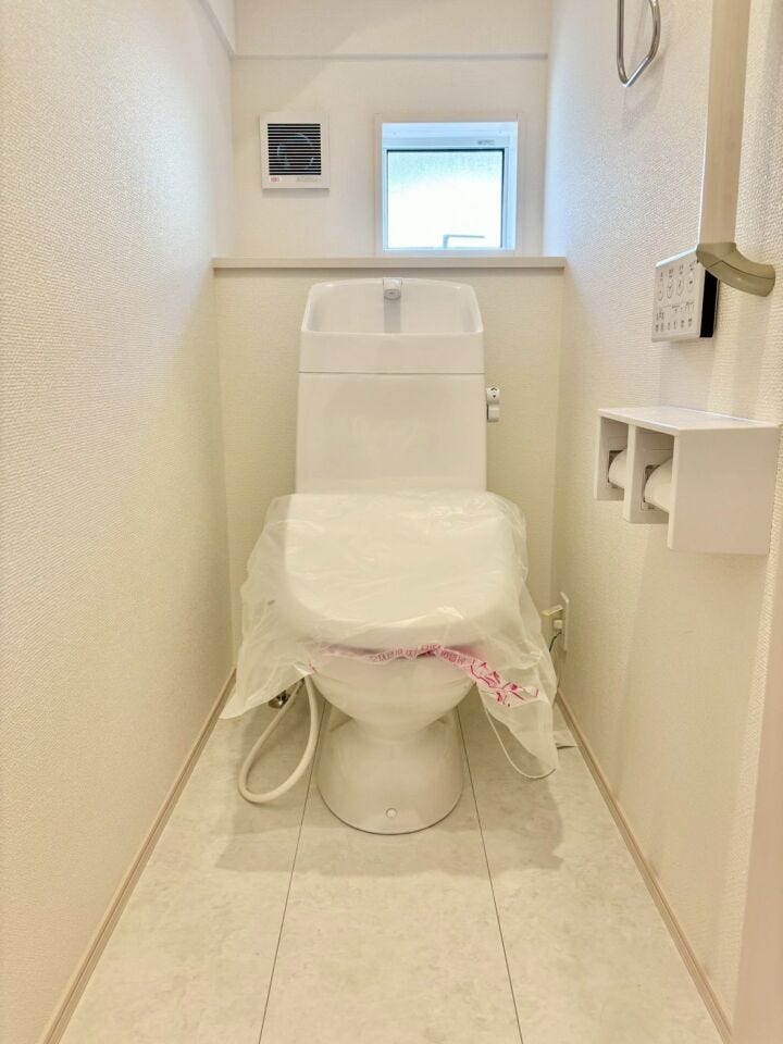 温水洗浄便座は、トイレットペーパーの使用量を減らせるため、経済面でも環境面でもメリットがあります♪