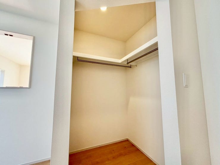 WICは広々とした収納エリアにより、衣類だけでなく、バッグ、靴、アクセサリーなどを一箇所にまとめて収納できます!