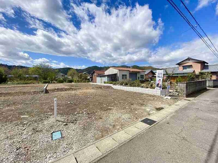 完成前の物件に限り、カラー選択やオプション工事 などのサービス特典が受けられる場合がございます。詳しくお知りになりたい方はお気軽にお問合せください。