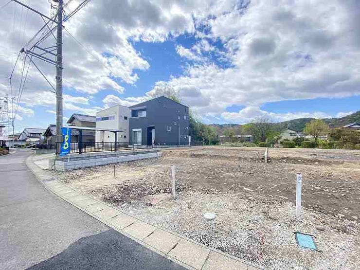 完成前の物件に限り、カラー選択やオプション工事 などのサービス特典が受けられる場合がございます。詳しくお知りになりたい方はお気軽にお問合せください。