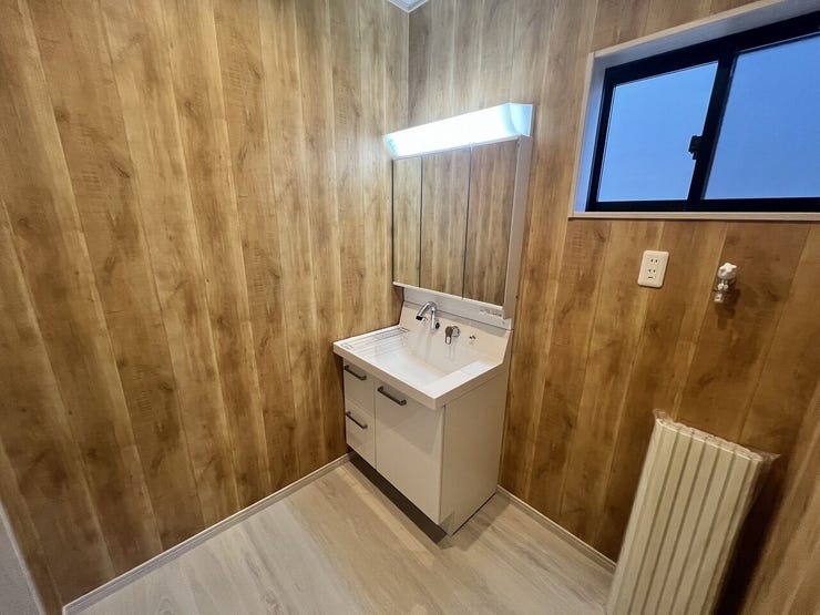 収納できる三面鏡で洗面回りスッキリ片付きます♪