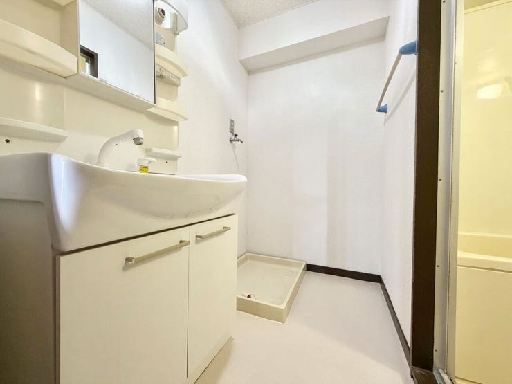 室内に洗濯機置き場があります♪