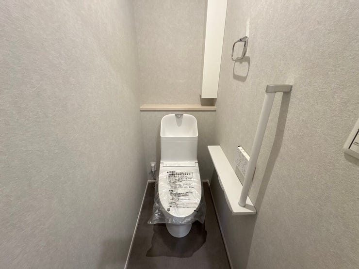 トイレにあるちょっとした収納スペースは、トイレットペーパーやお掃除用具の収納に便利です!