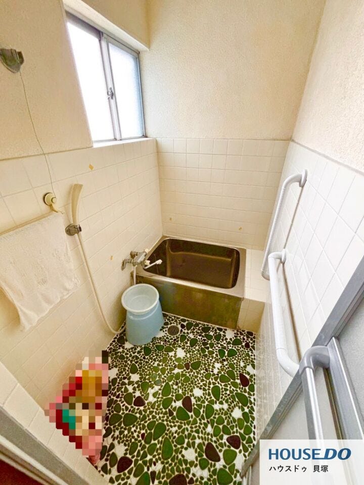 浴室には窓が付いており、換気もしっかりと出来ます。