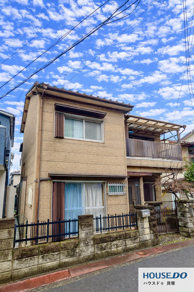 ナチュラルな外観が特徴的な5DK住宅です。