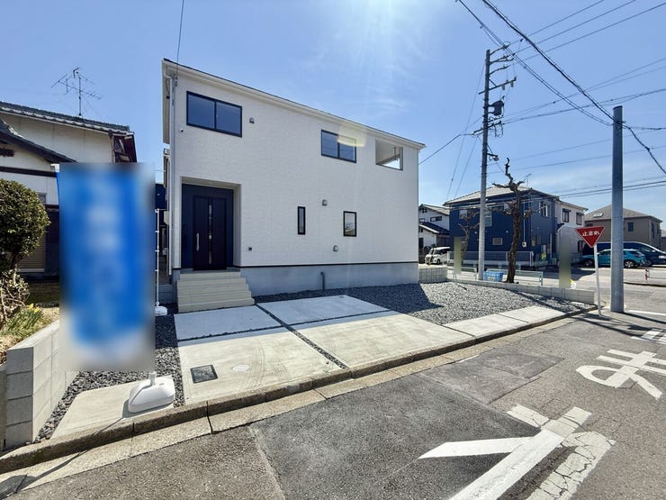 ◇駐車場◇
3台駐車可能なスペースです。ご夫婦でお車をお持ちの方も安心です。駐車スペースにはお車だけでなく、自転車やバイクなども置いていただけます。