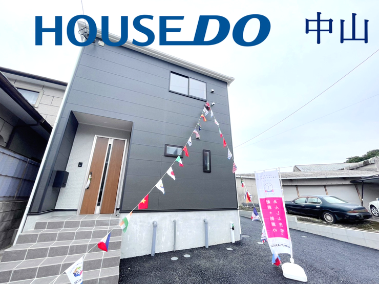 【外観】
\堂々とした佇まいの新築戸建/
洗練された外観デザインが街並みに映える一邸。住まうご家族の誇りとなる、美しさと安心感を兼ね備えた住まいです。