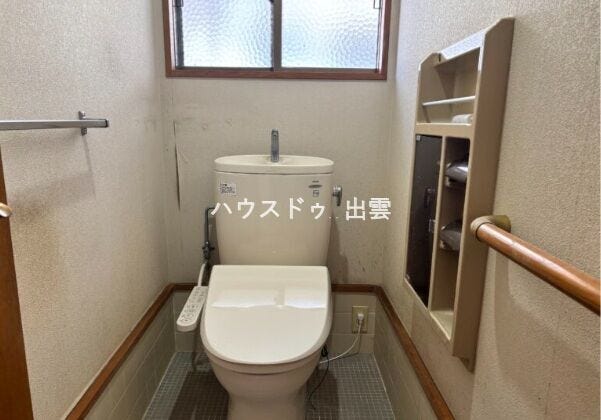 ニッチがあり小物などを置くことが出います。窓もありますので換気ができやすく空気がいつもきれいな空気で清潔に過ごせます。