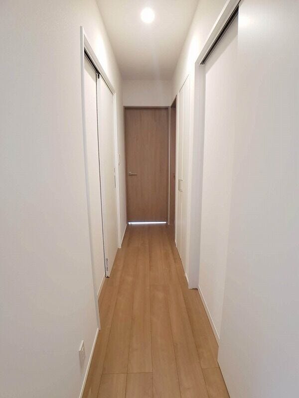 奥に洋室2部屋あります。