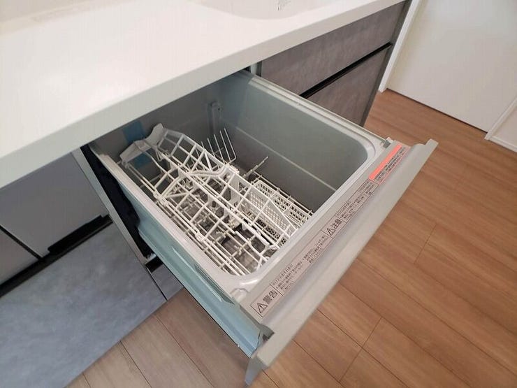 パナソニック製の食器洗浄乾燥機。家事の負担を減らし、のんびり時間を増やせます。