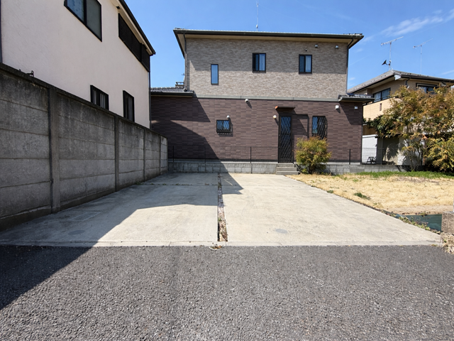 駐車場:並列で2台駐車することができます。お友達が来た時に入替不要なのはうれしいですね。