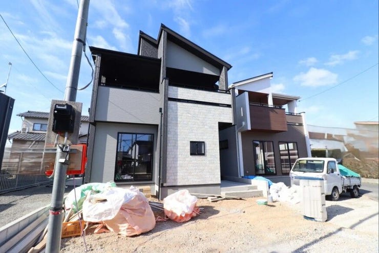 【外観】
●3LDK+2WIC+カースペース2台♪