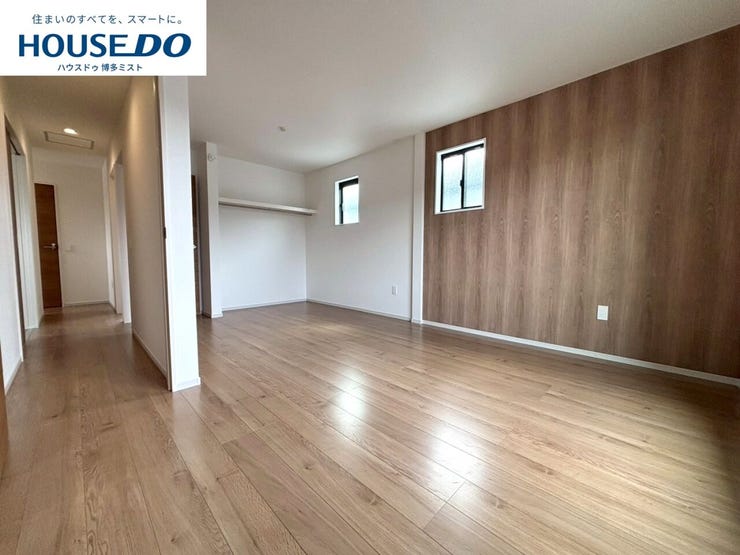 【プライベートルームの過ごし方】ベッドや机などの家具を置いてもゆとりある広さ。何にも邪魔されたくない一番のプライベート空間だから、過ごしやすさは大切にしたい・・・。