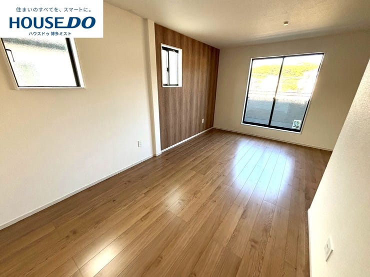 【プライベートルームの過ごし方】ベッドや机などの家具を置いてもゆとりある広さ。何にも邪魔されたくない一番のプライベート空間だから、過ごしやすさは大切にしたい・・・。