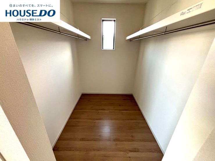 【欲しいところの収納力】実際に生活することを考え、お部屋の収納を重視しました。かさばる季節の衣類や大きなキャリーバッグもラクラク収納♪