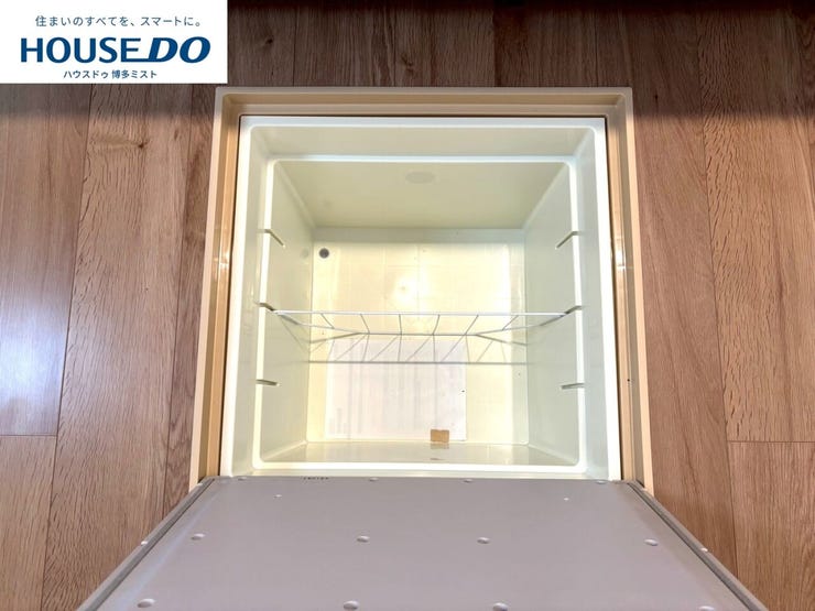 高い剛性でたわみが少ないキッチン床下収納。荷重100キロまで耐えられるので、買い置きの調味料や非常食などを保管出来ます。