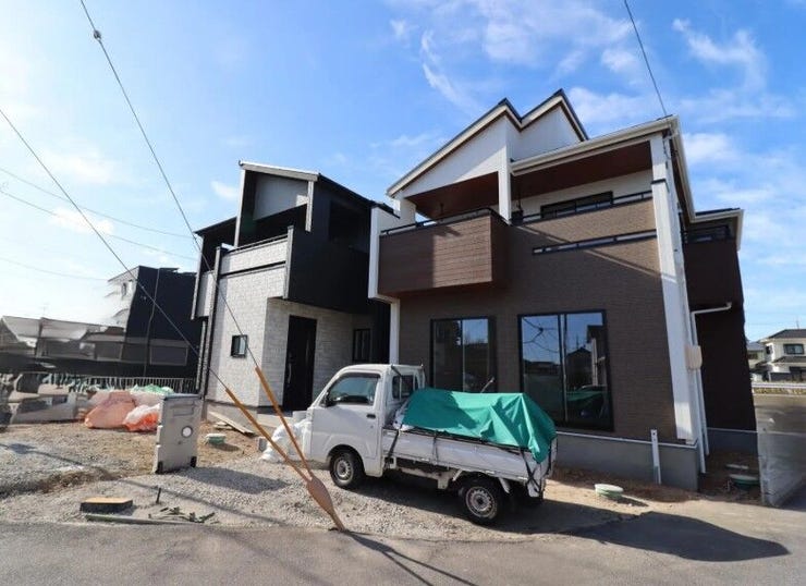 【外観】
●4LDK+WIC+カースペース3台(軽自動車1台♪