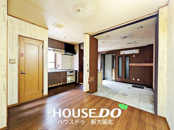 ■1階のリビングペースです!
■半分を店舗として使用していたため、店舗兼住居としてもご使用いただけます!