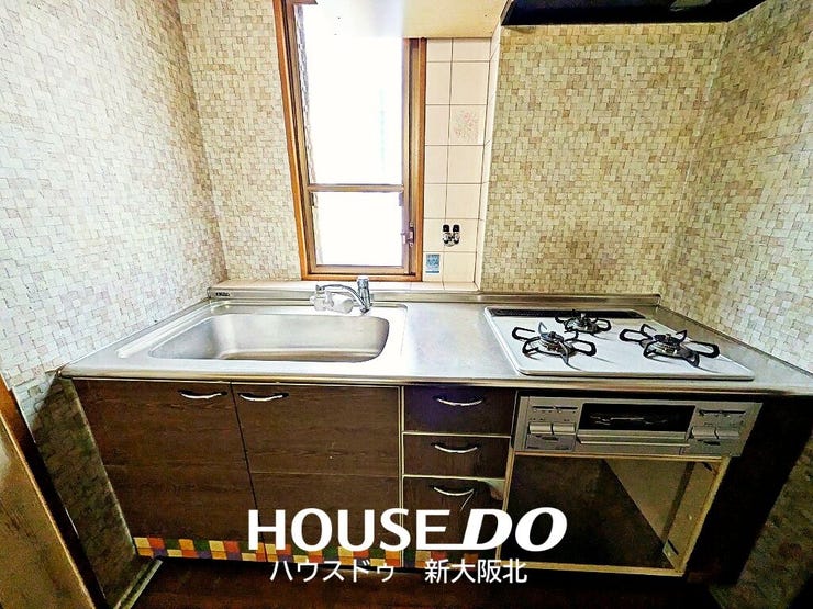 ■壁付きのキッチンは食器棚などの家具を配置する場所が選べるので、お客様に合わせたレイアウトにできます!
■デッドスペースができにくいため、リビングやダイニングを広く使えるのも魅力です!