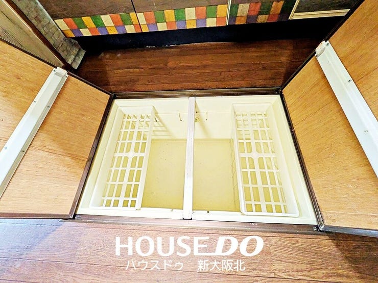 ■キッチン前には大容量の床下収納がございます!
■床下収納には普段使用しない防災用品や非常食などを入れるスペースにもよさそうですね!