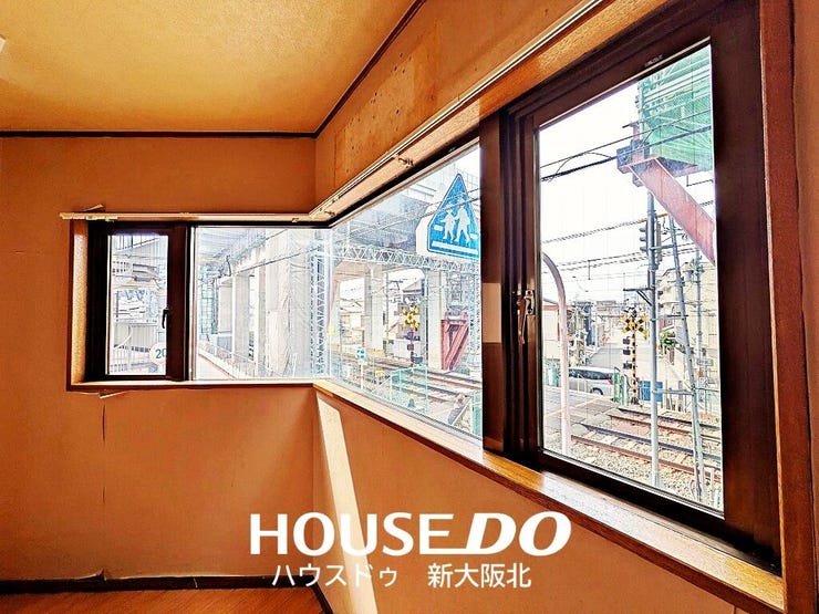 ■2階の窓はとても開放的でおしゃれな印象ですね!